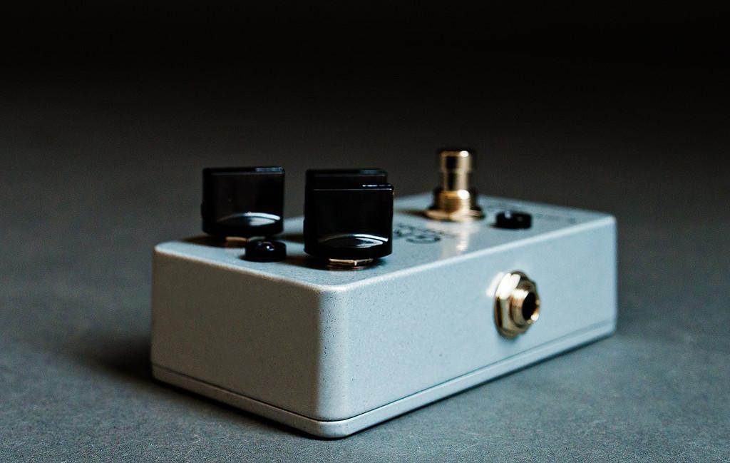 lotus gray tremolo