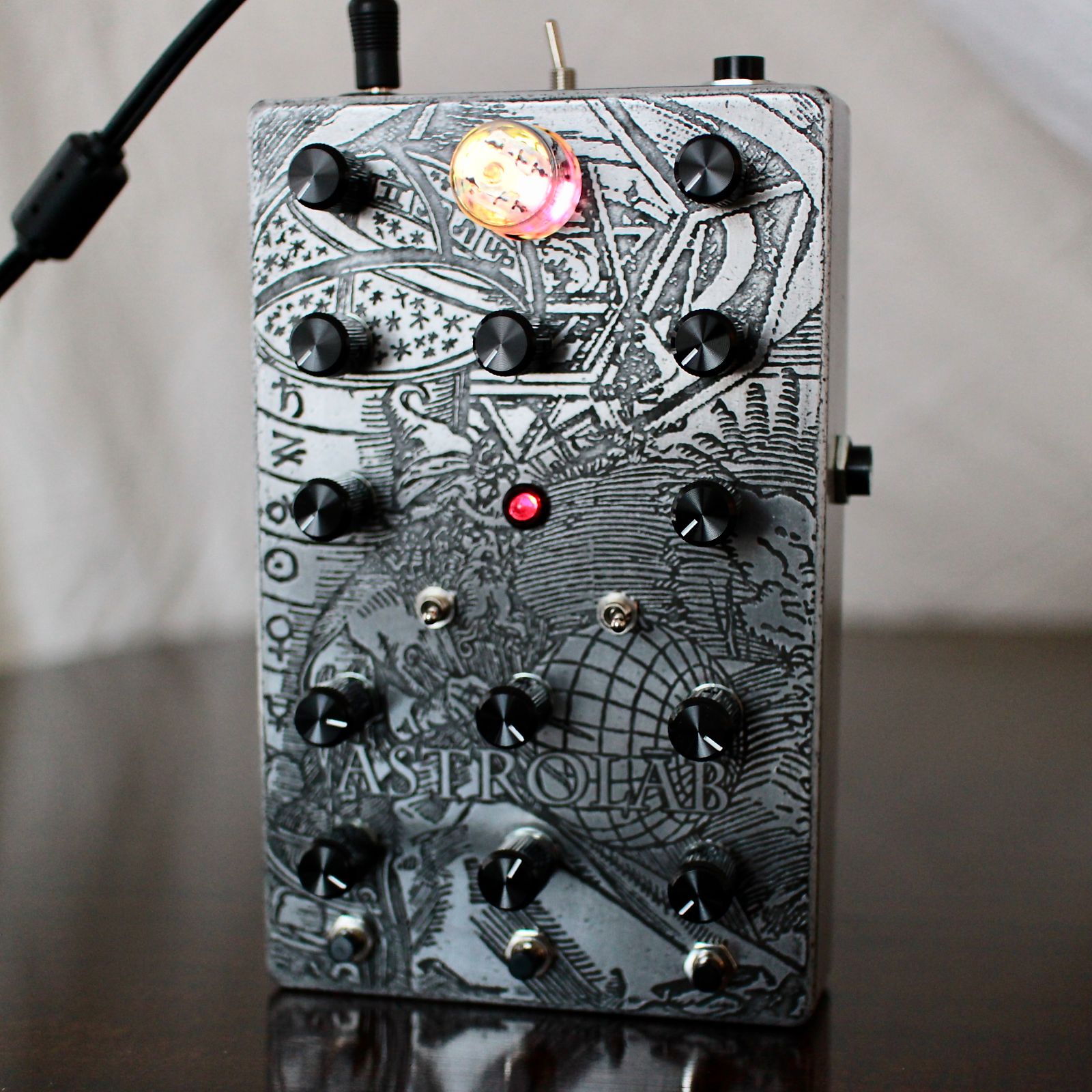 Triode Pedals Astrolāb Drone Synthesizer with Tube filter