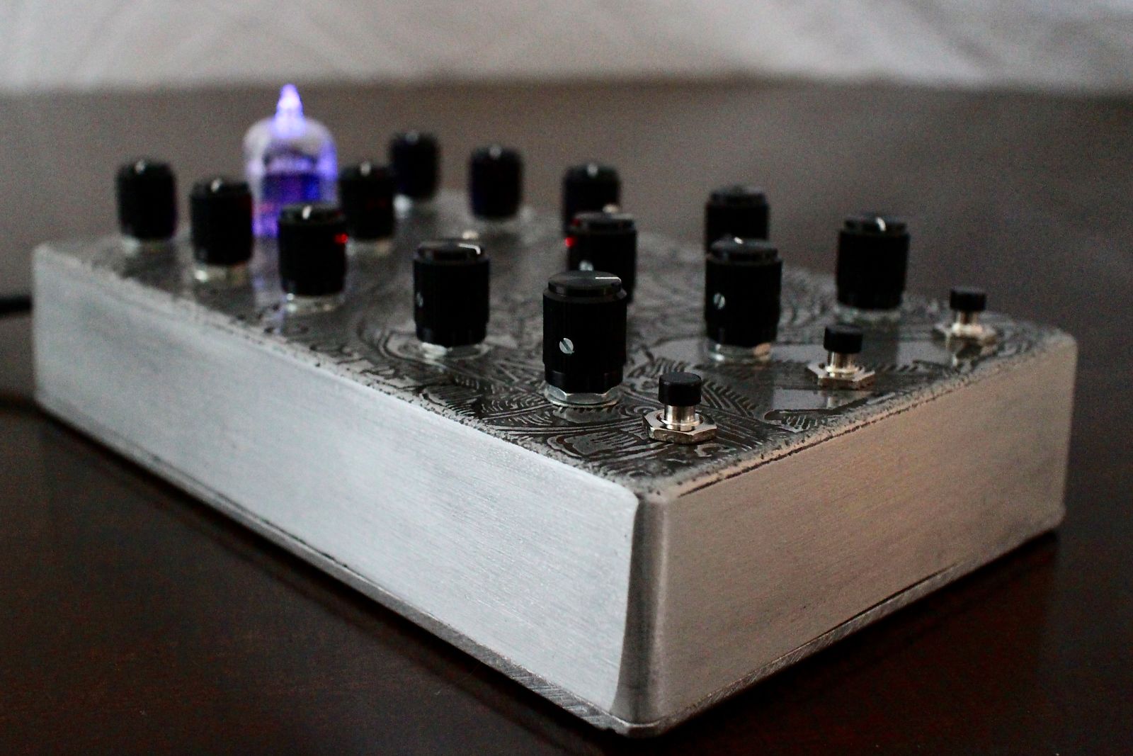 Triode Pedals Astrolāb Drone Synthesizer with Tube filter