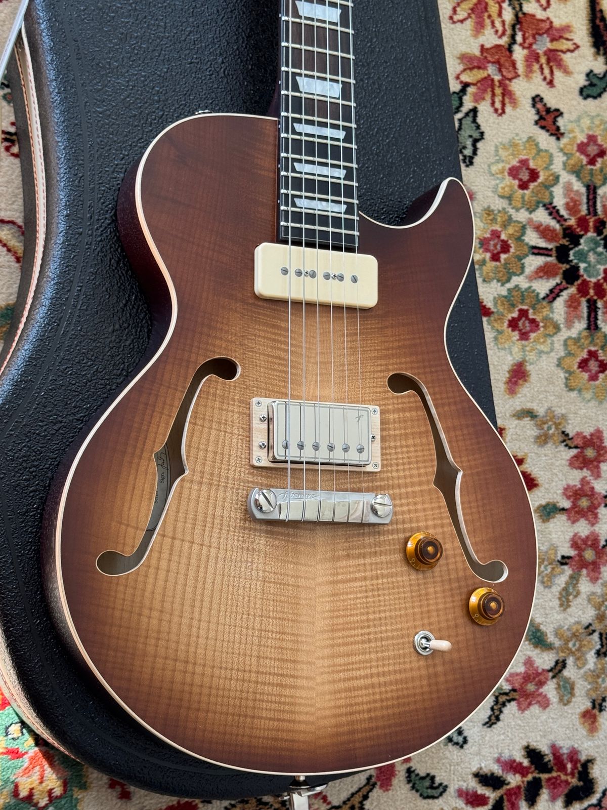 Fibenare Single-Cut Montreux Semi-Hollowbody Rahan