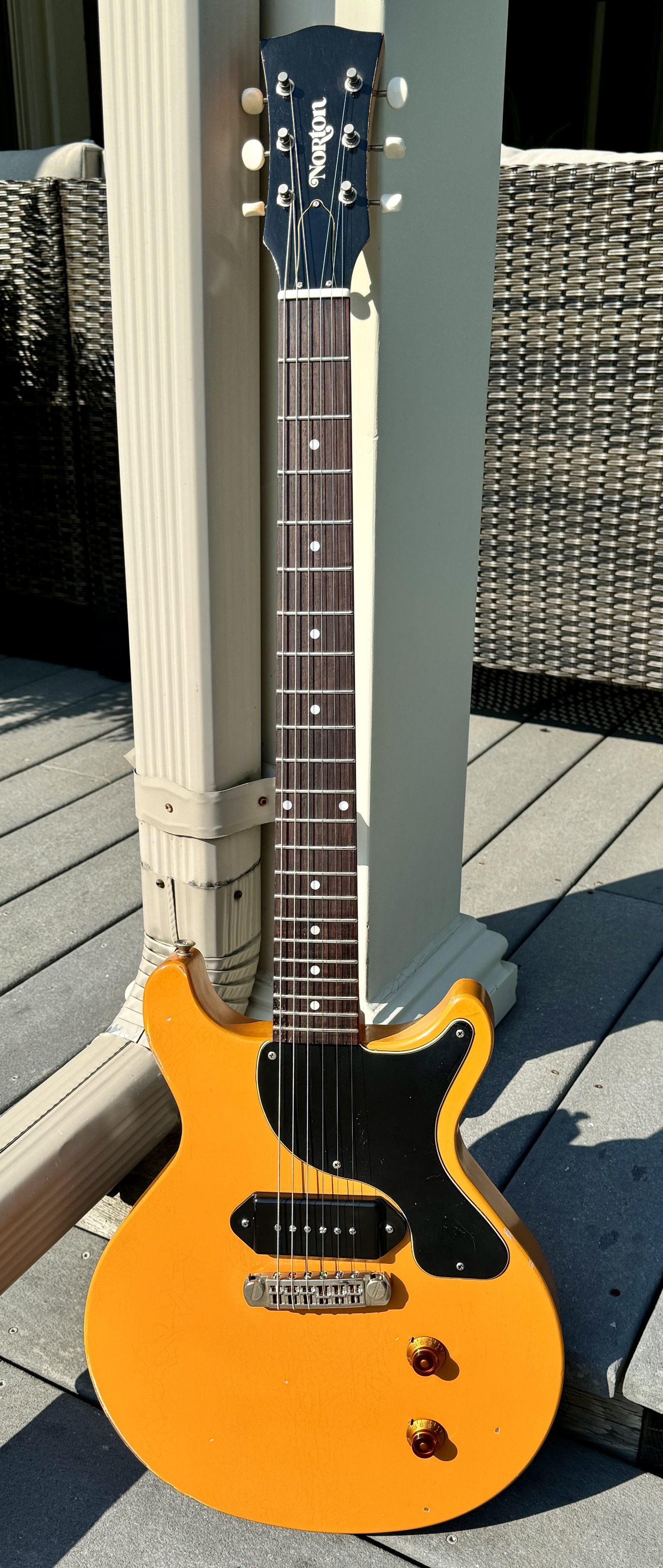 Norton Electric DC9 Les Paul Jr. - Capri Orange