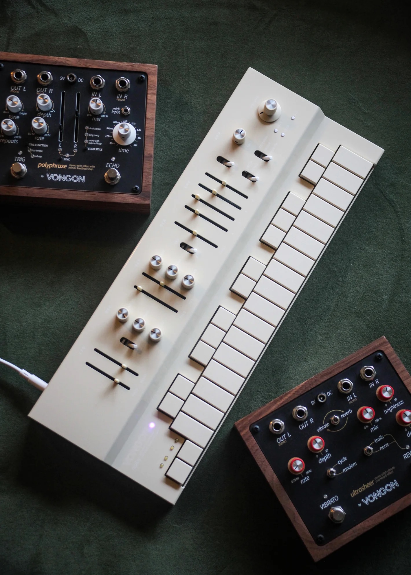 VONGON Replay polyphonic synthesizer with multi-mode arpeggiator
