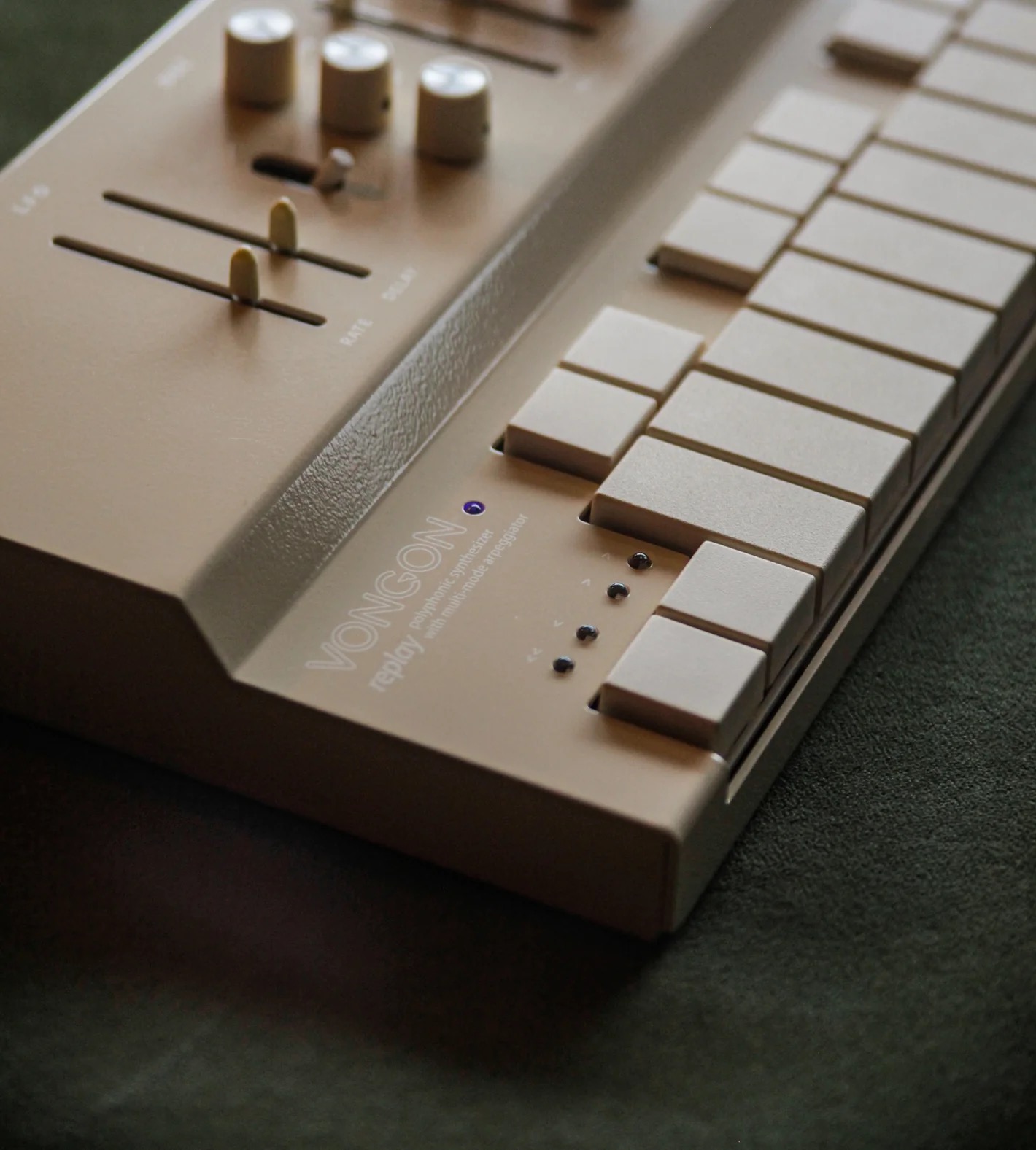 VONGON Replay polyphonic synthesizer with multi-mode arpeggiator