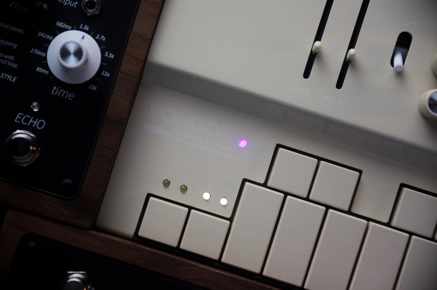 VONGON Replay polyphonic synthesizer with multi-mode arpeggiator