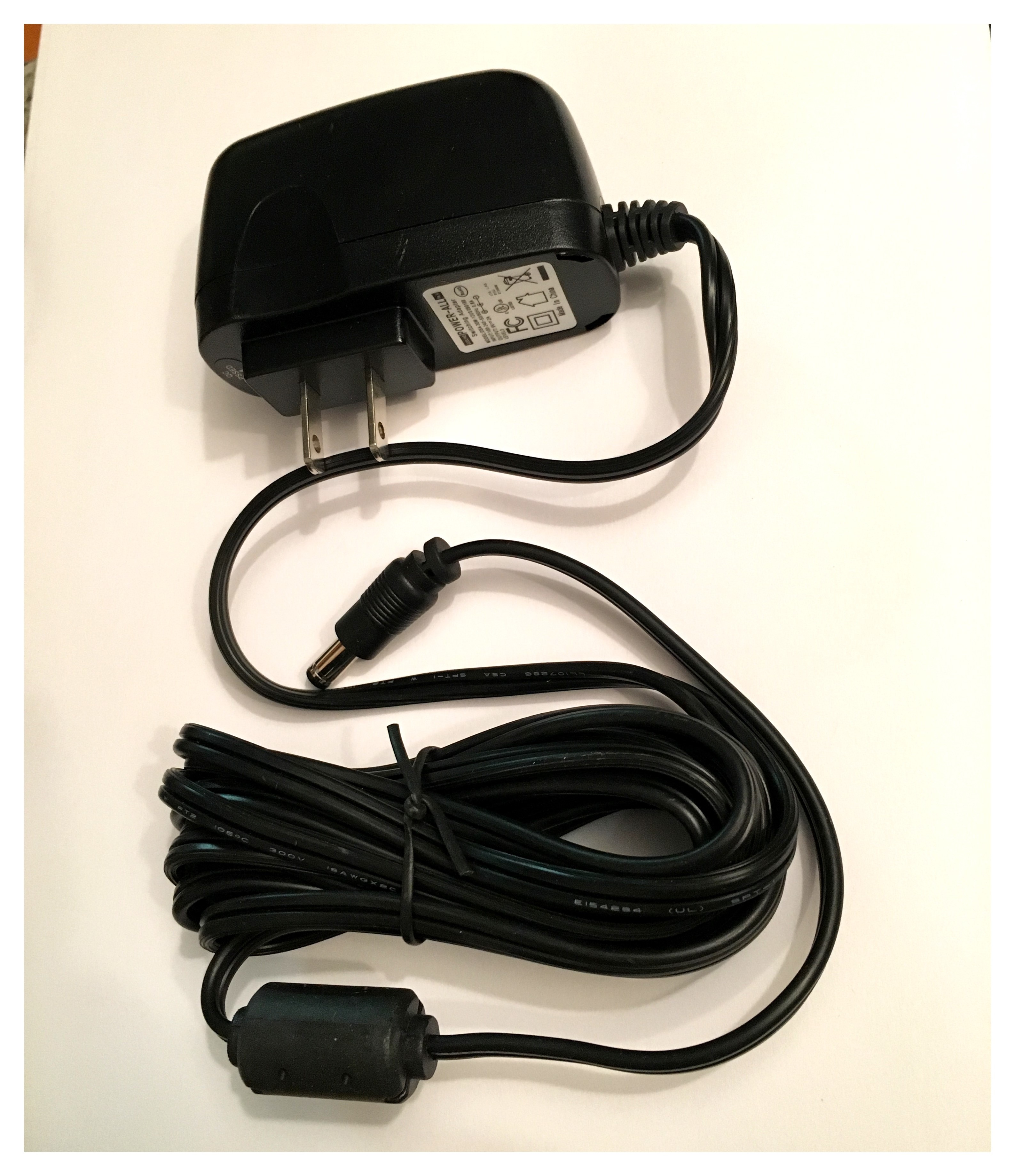 MALEKKO 9 volt Switchmode Pedalboard Power supply