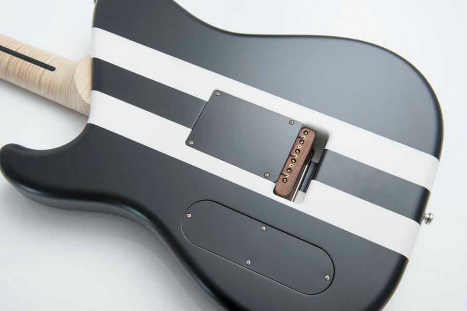 Tausch Guitars 665 White Stripes